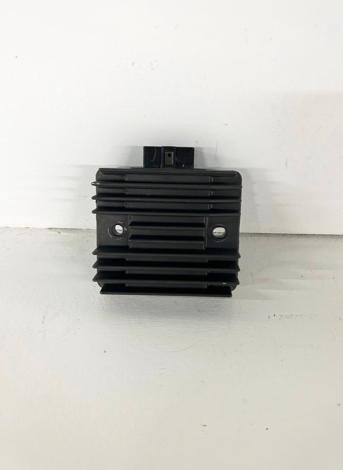 2009 2010 2011 2012 2013 Yamaha FZ6R voltage regulator rectifier (GM ID# 001312 )