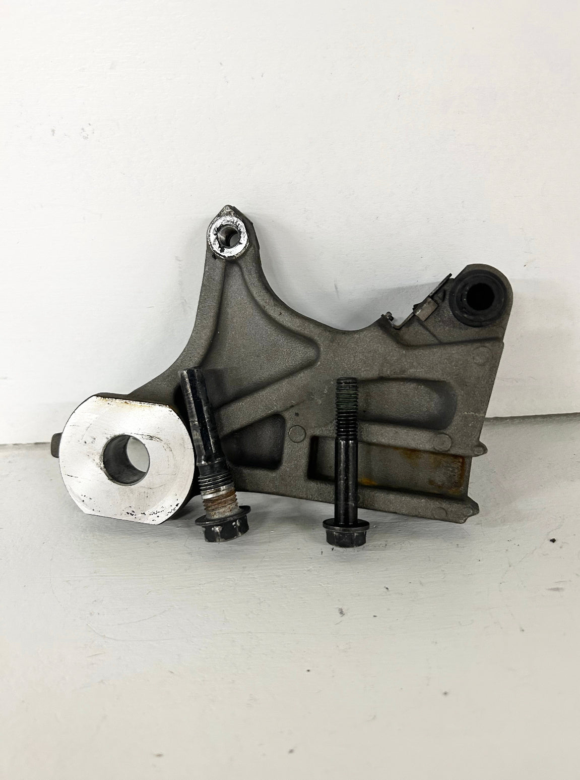 2009 2010 2011 2012 2013 2014 2015 2016 Yamaha FZ6R rear brake caliper bracket (GM ID# 001384 )