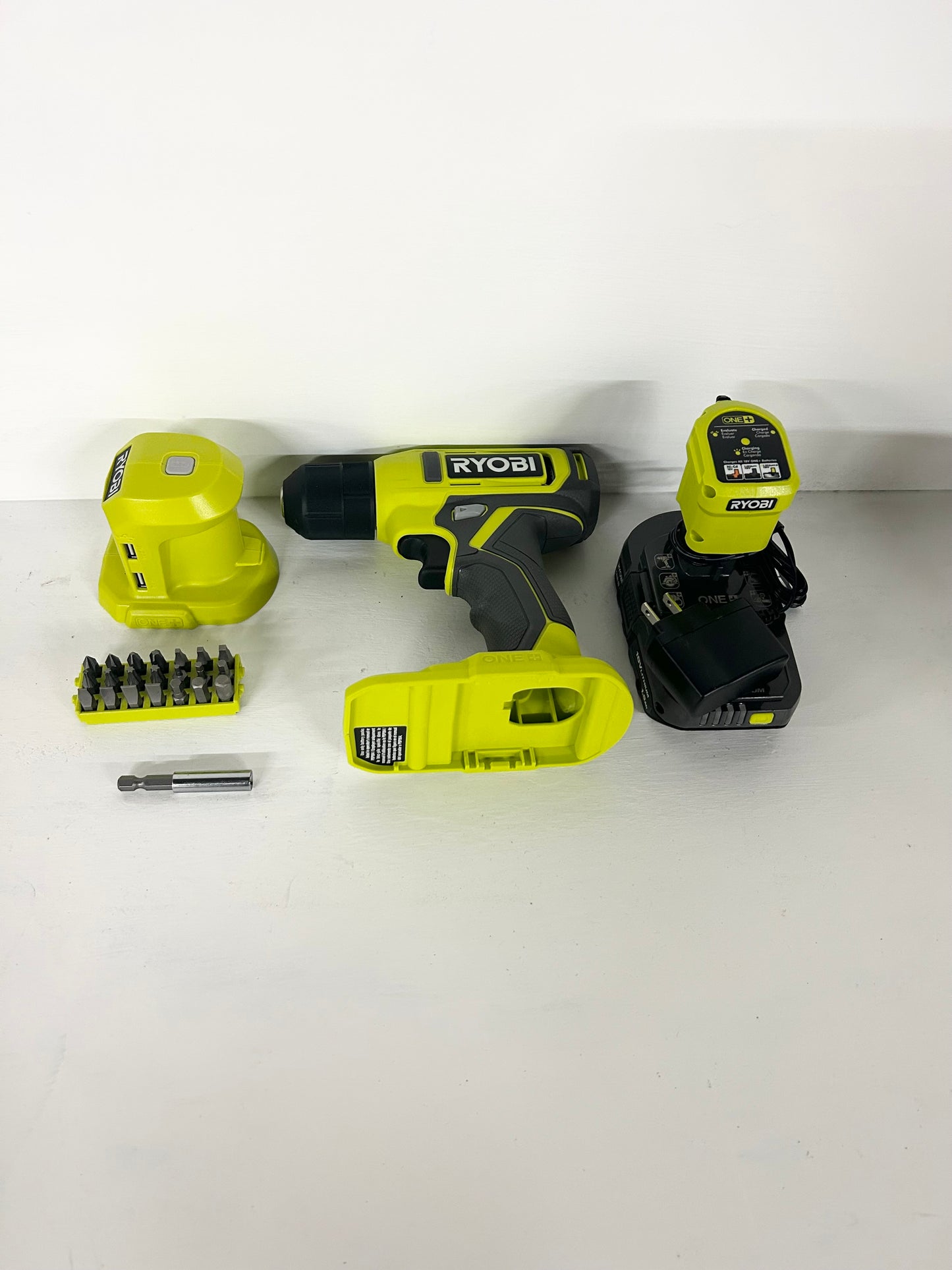 Ryobi ONE+ 18V Cordless 3/8 in. Drill/Driver Kit with 1.5 Ah Battery and Charger & Portable Power Source ( 1-001049 ) ( AA )