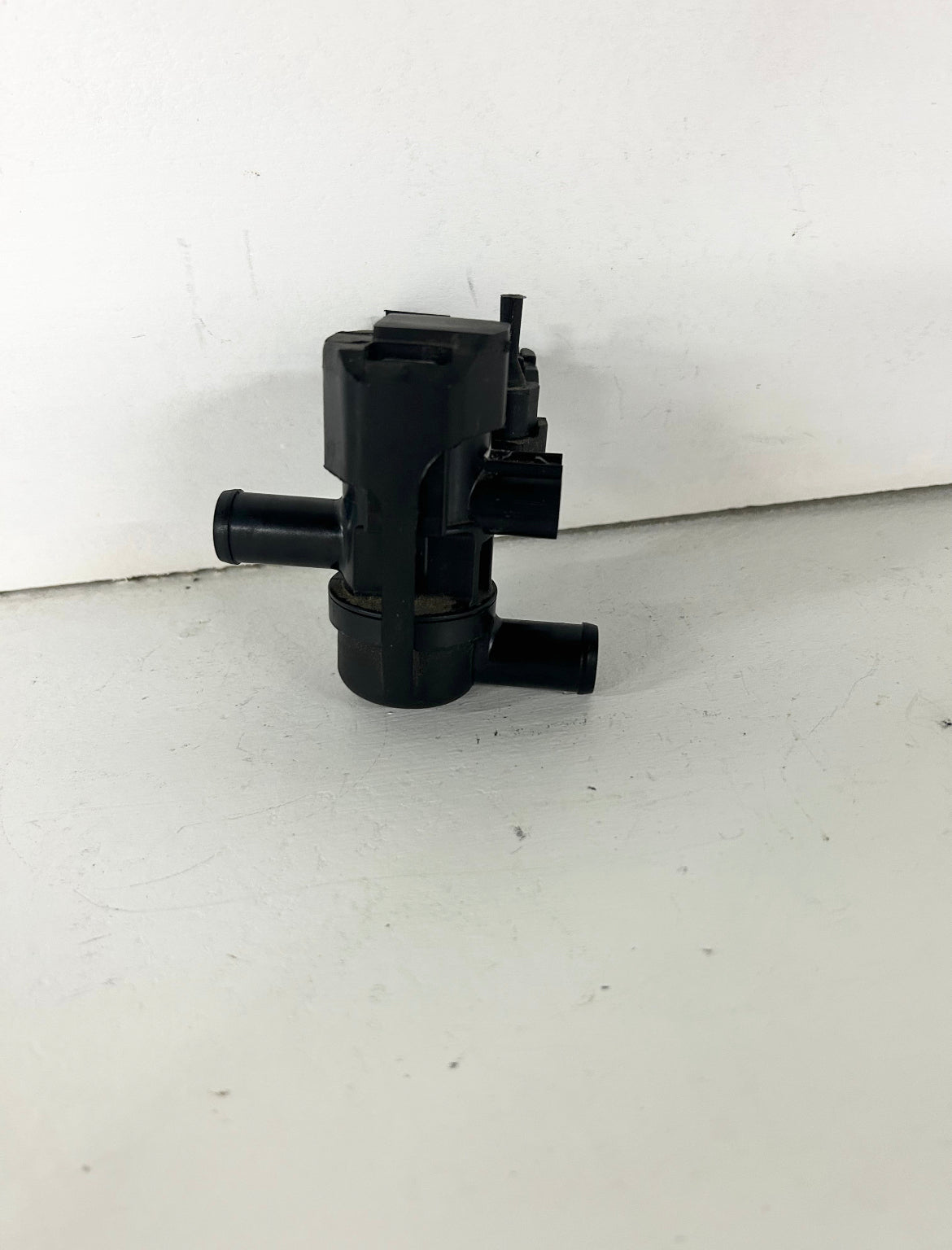 2013 2014 2015 2016 2017 Kawasaki Ninja 300 Air sensor Evap valve vacuum switch (GM ID# 001362 )