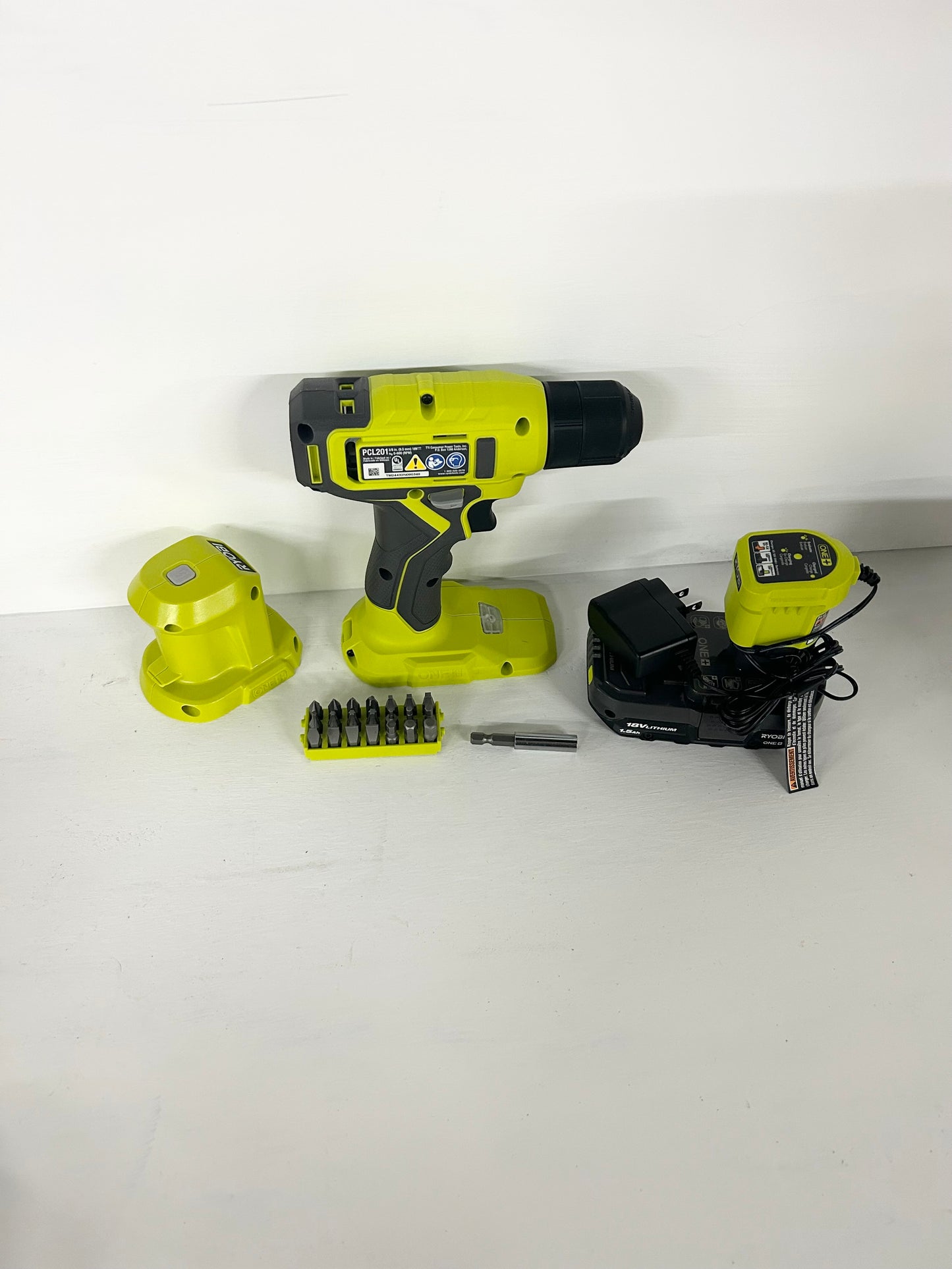 Ryobi ONE+ 18V Cordless 3/8 in. Drill/Driver Kit with 1.5 Ah Battery and Charger & Portable Power Source ( 1-001049 ) ( AA )