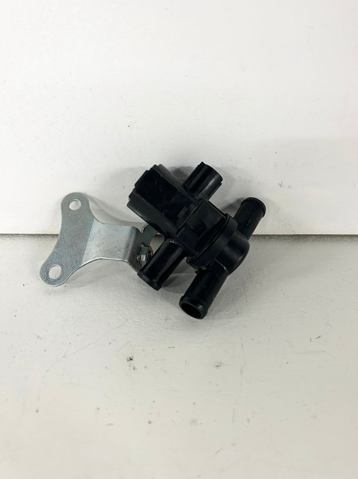 2009 2010 2011 2012 2013 2014 2015 2016 Yamaha FZ6R Air Evap valve vacuum switch (GM ID# 001336 )
