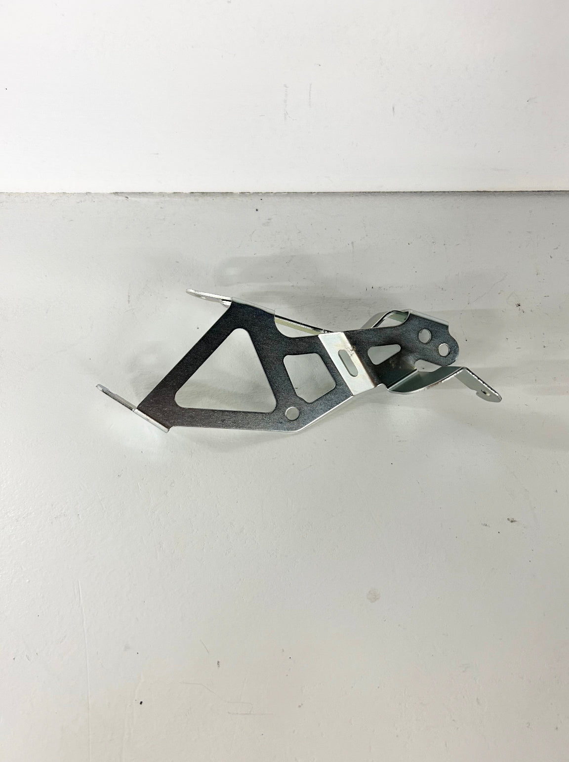 2009 2010 2011 2012 2013 2014 2015 2016 Yamaha FZ6R right headlight bracket (GM ID# 001328 )