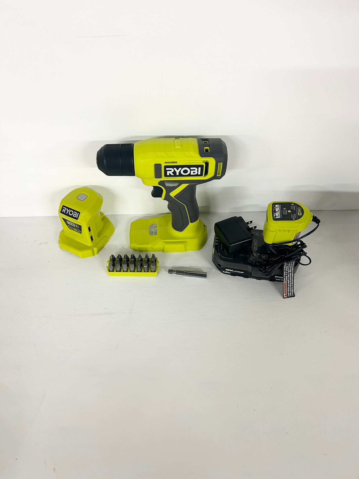 Ryobi ONE+ 18V Cordless 3/8 in. Drill/Driver Kit with 1.5 Ah Battery and Charger & Portable Power Source ( 1-001049 ) ( AA )