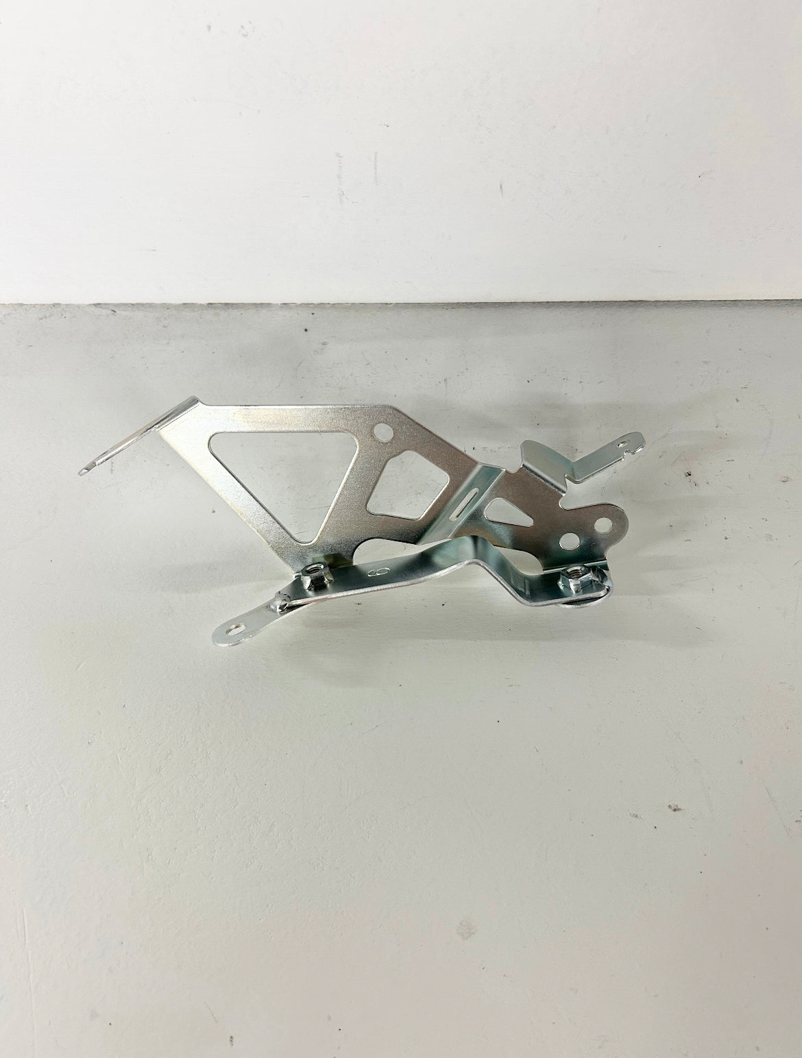 2009 2010 2011 2012 2013 2014 2015 2016 Yamaha FZ6R right headlight bracket (GM ID# 001328 )