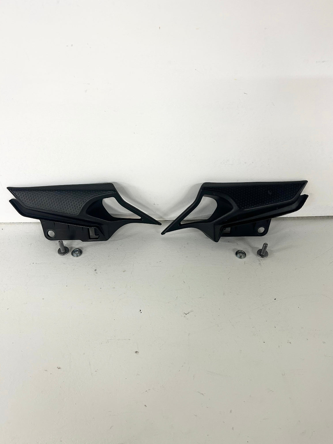 2009 2010 2011 2012 2013 2014 2015 2016 Yamaha FZ6R lower side cover panel trim (GM ID# 001331 )