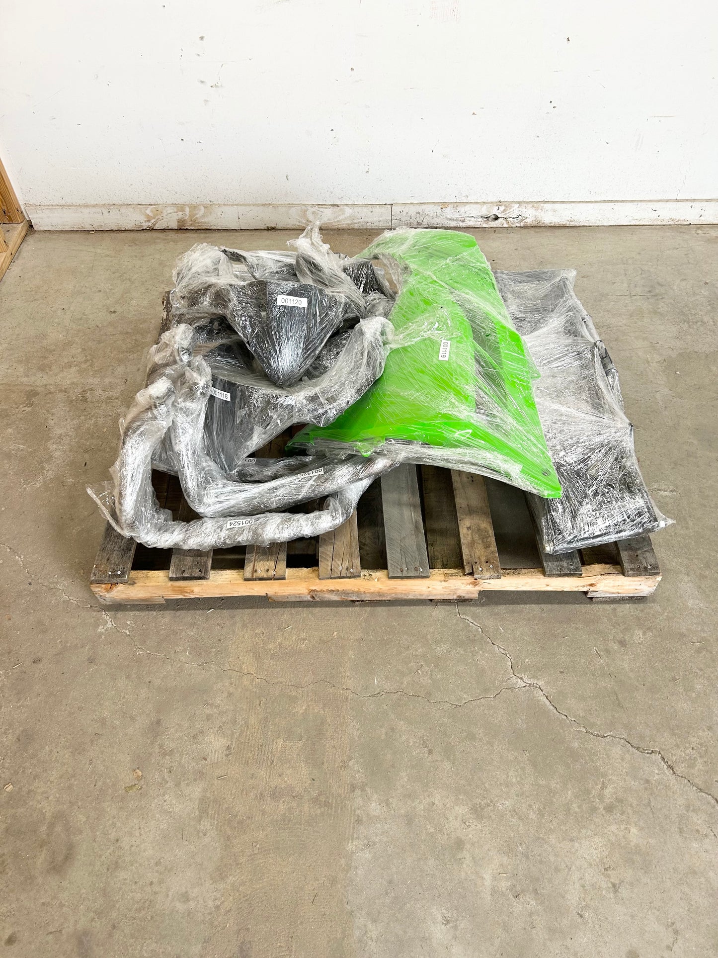 AS-IS Kawasaki ninja 300 parts ( 001084 ) ( CC )
