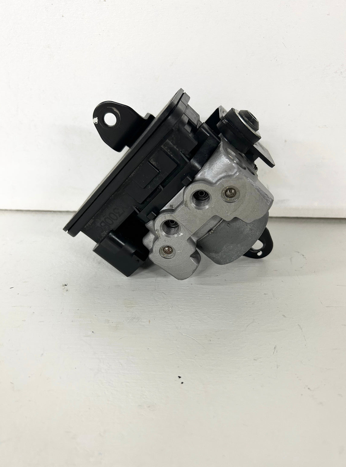 2013 2014 2015 2016 2017 Kawasaki Ninja 300 ABS brake module (GM ID# 001504 )