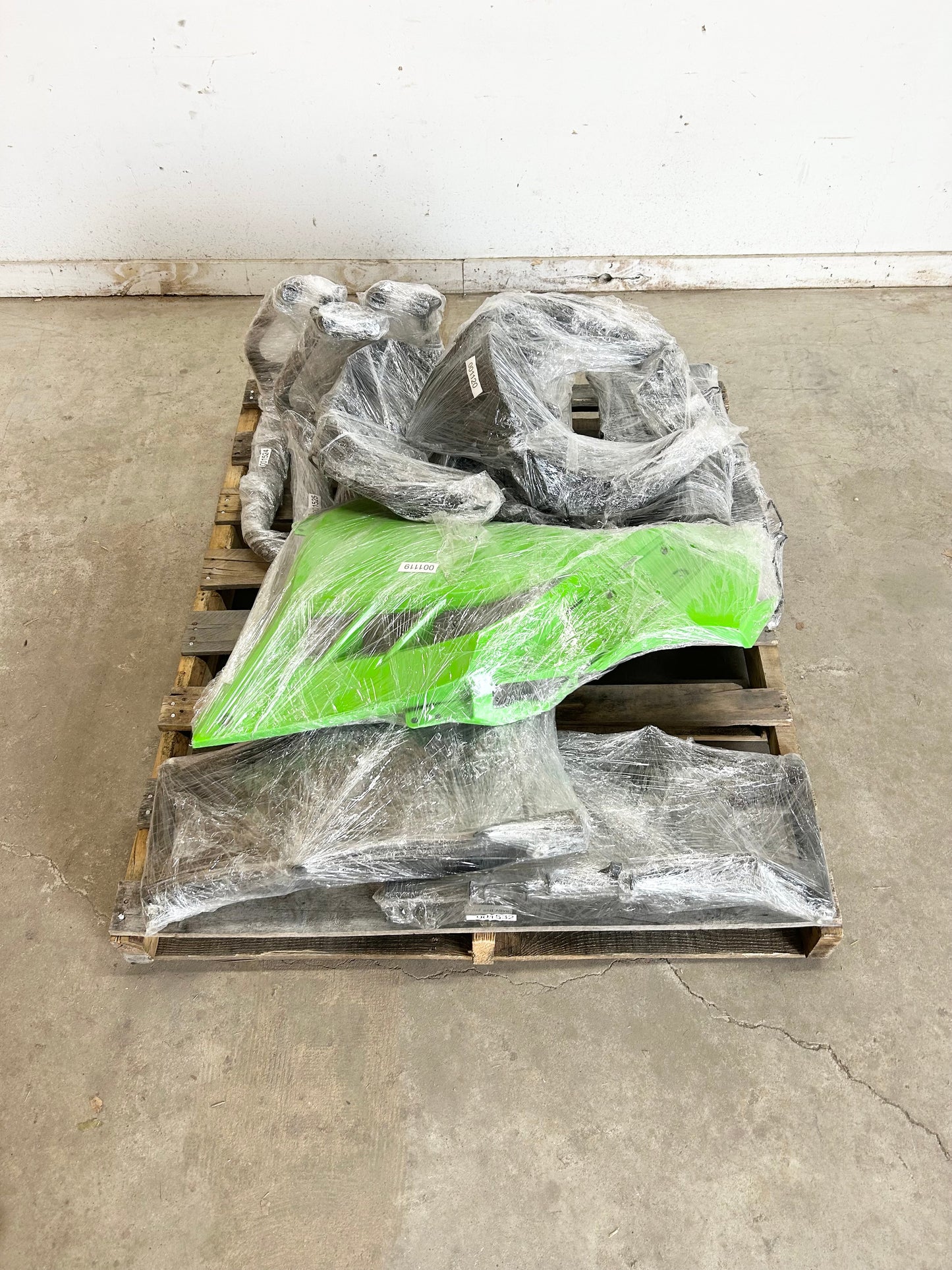 AS-IS Kawasaki ninja 300 parts ( 001084 ) ( CC )