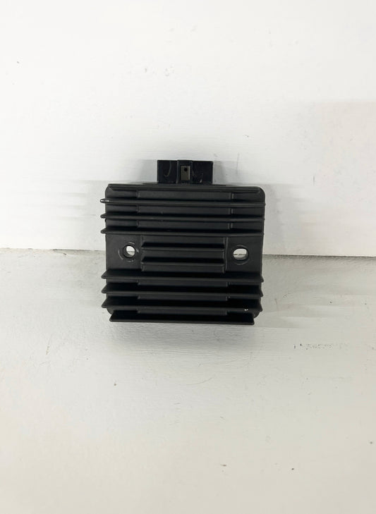 2009 2010 2011 2012 2013 Yamaha FZ6R voltage regulator rectifier (GM ID# 001312 )