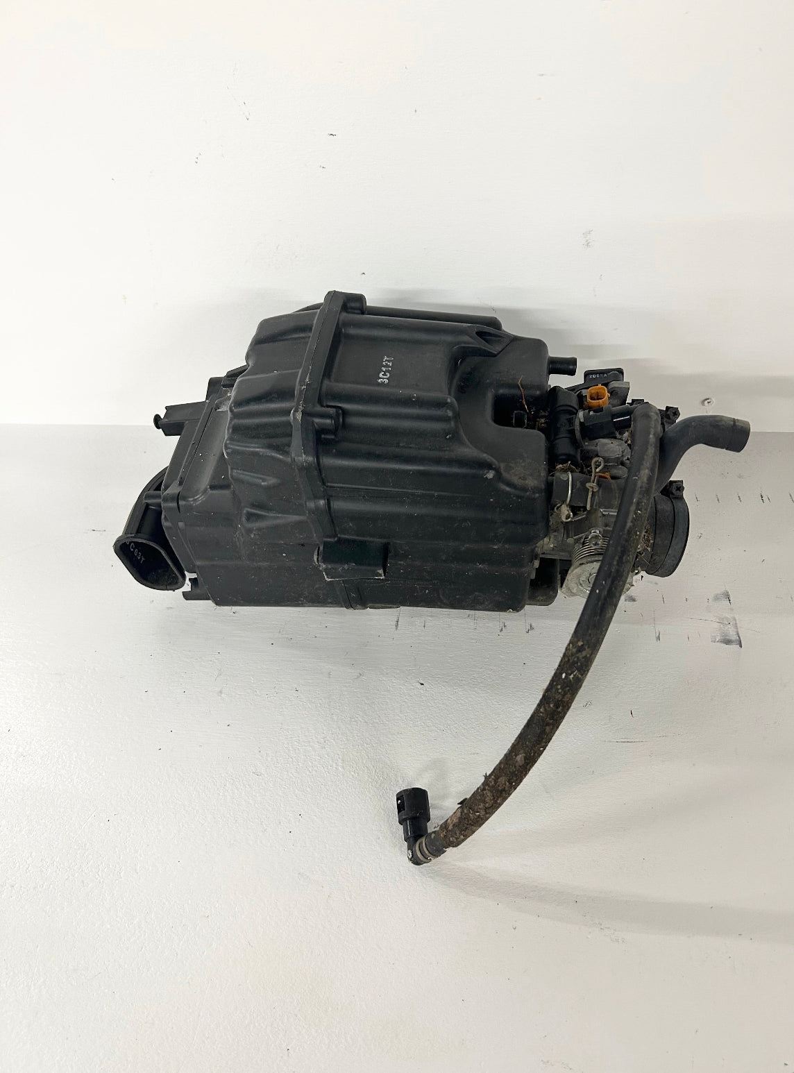 2013 2014 2015 Honda CBR500R throttle body + air box airbox ( GM ID# 001601 )