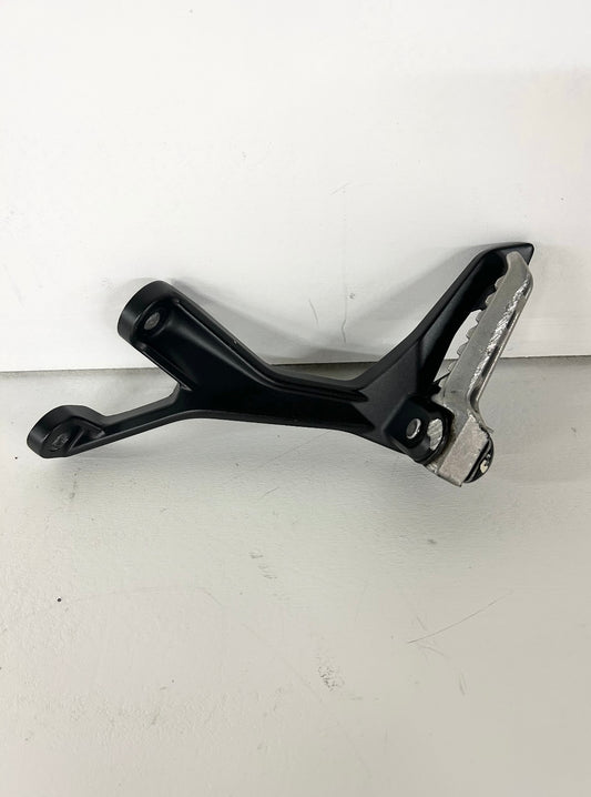 2018 2019 2020 2021 Kawasaki Ninja 400 z400 rear left passenger peg bracket ( 001177 )