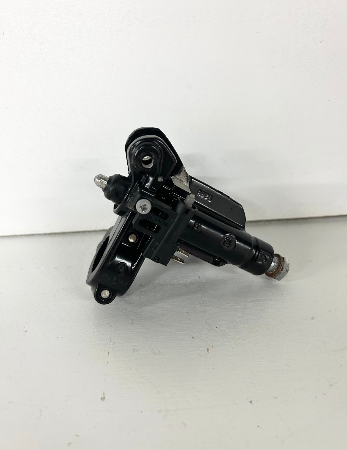 2017 2018 2019 2020 2021 2022 KTM Duke 390 right handlebar front brake master cylinder OEM ( 001135 )