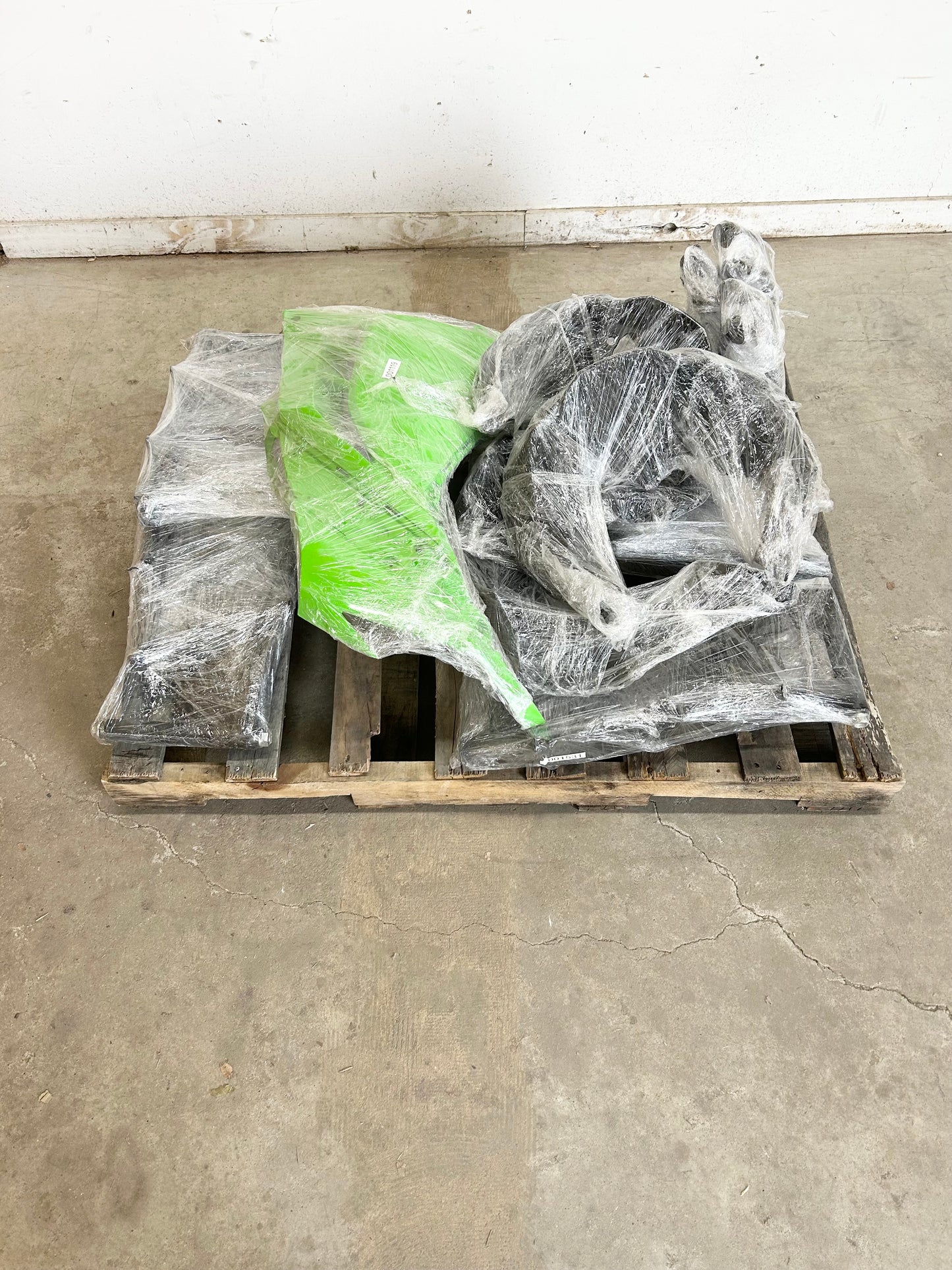 AS-IS Kawasaki ninja 300 parts ( 001084 ) ( CC )