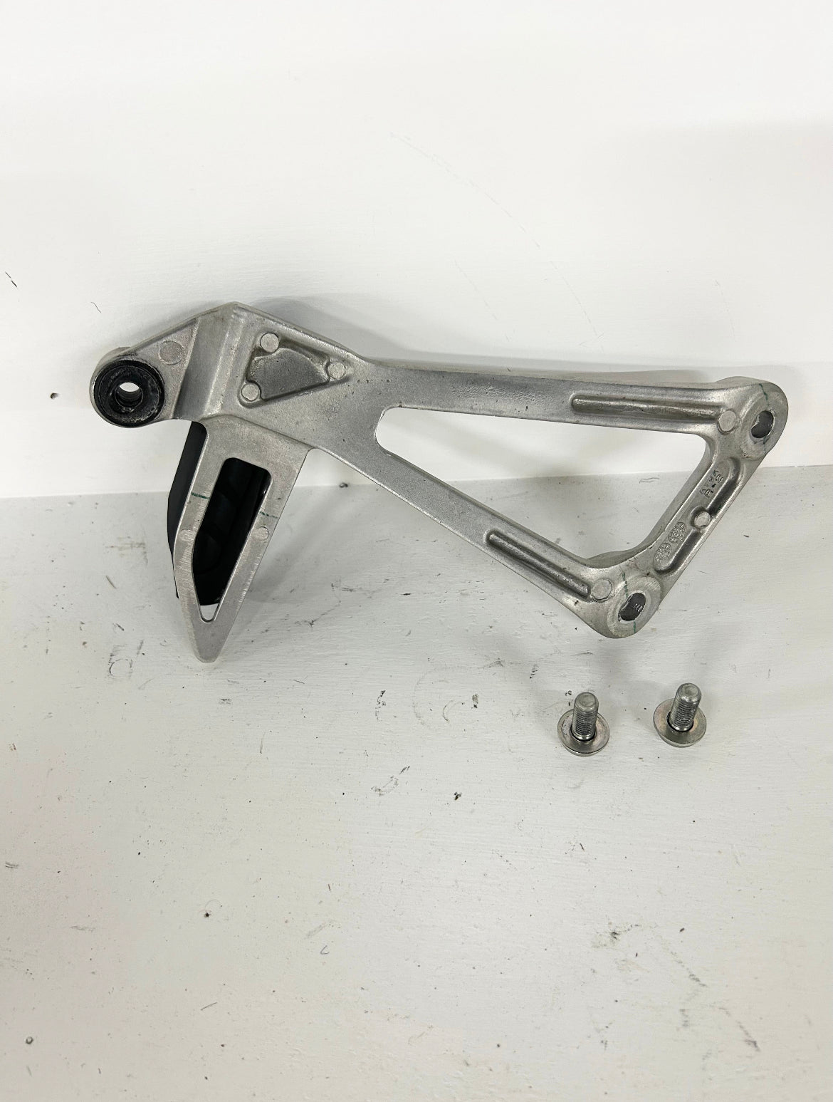 2015 2016 2017 2018 2019 2020 2021 2022 Honda CBR300R CBR 300 R right rear passenger peg (GM ID# 001641 )