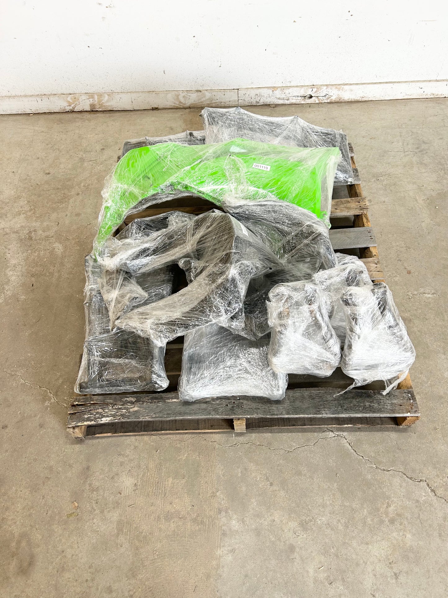 AS-IS Kawasaki ninja 300 parts ( 001084 ) ( CC )