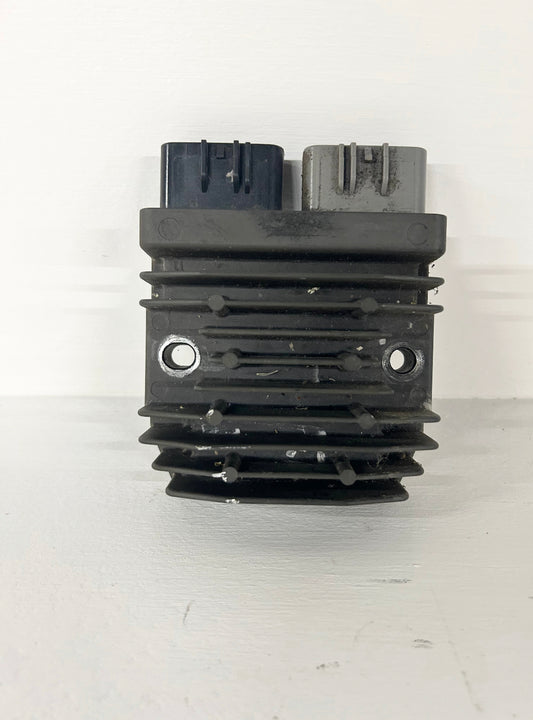 2013 2014 2015 Honda CBR500R voltage regulator rectifier (GM ID# 001570 )